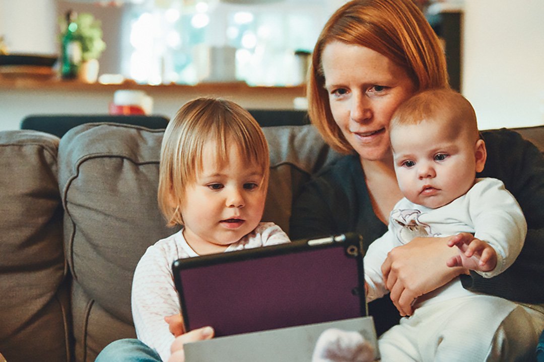 what are you doing on your phone parenting in the age of technology 1